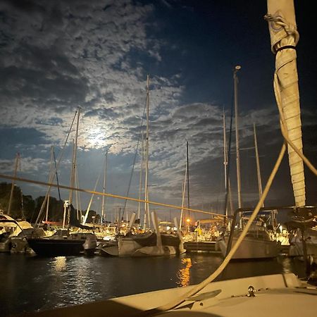 Yacht Studio Galarne แซ็งต์-ราฟาเอล ภายนอก รูปภาพ
